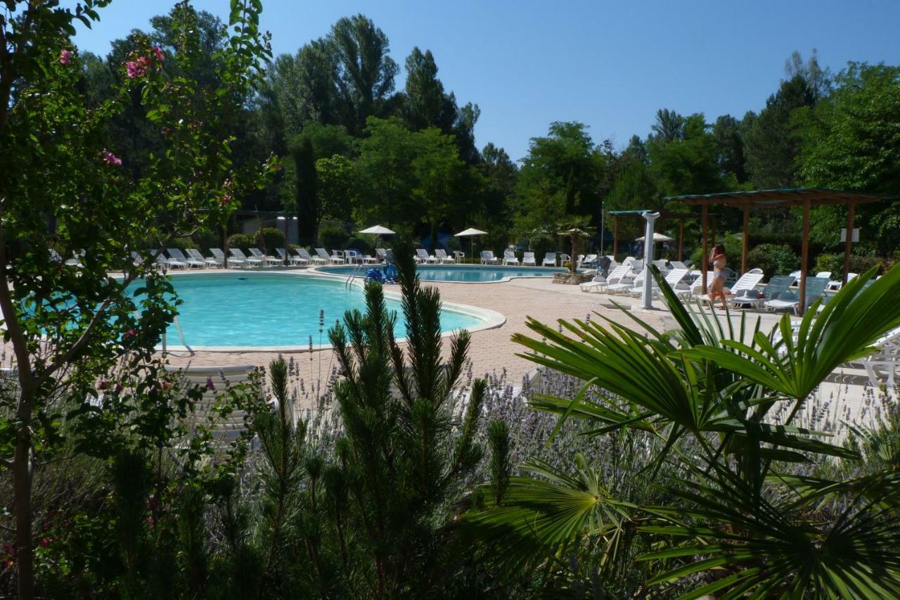 Camping L'Eau Vive Hotel Dauphin Luaran gambar